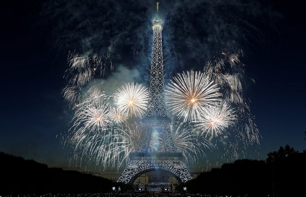 Feu-artifice-14-juillet-tour-Eiffel-_-630x405-_-©-DR.jpg