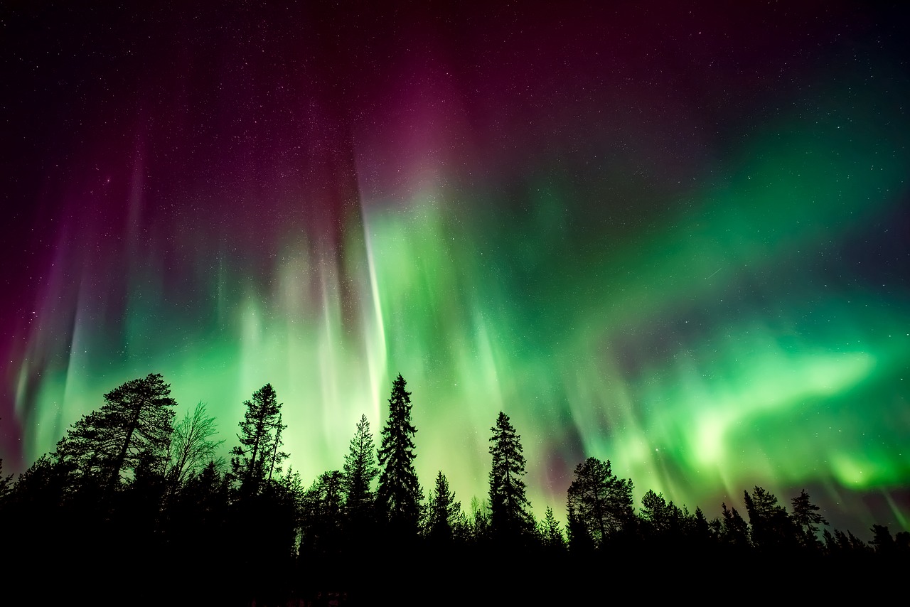 aurora-borealis-2647474.jpg